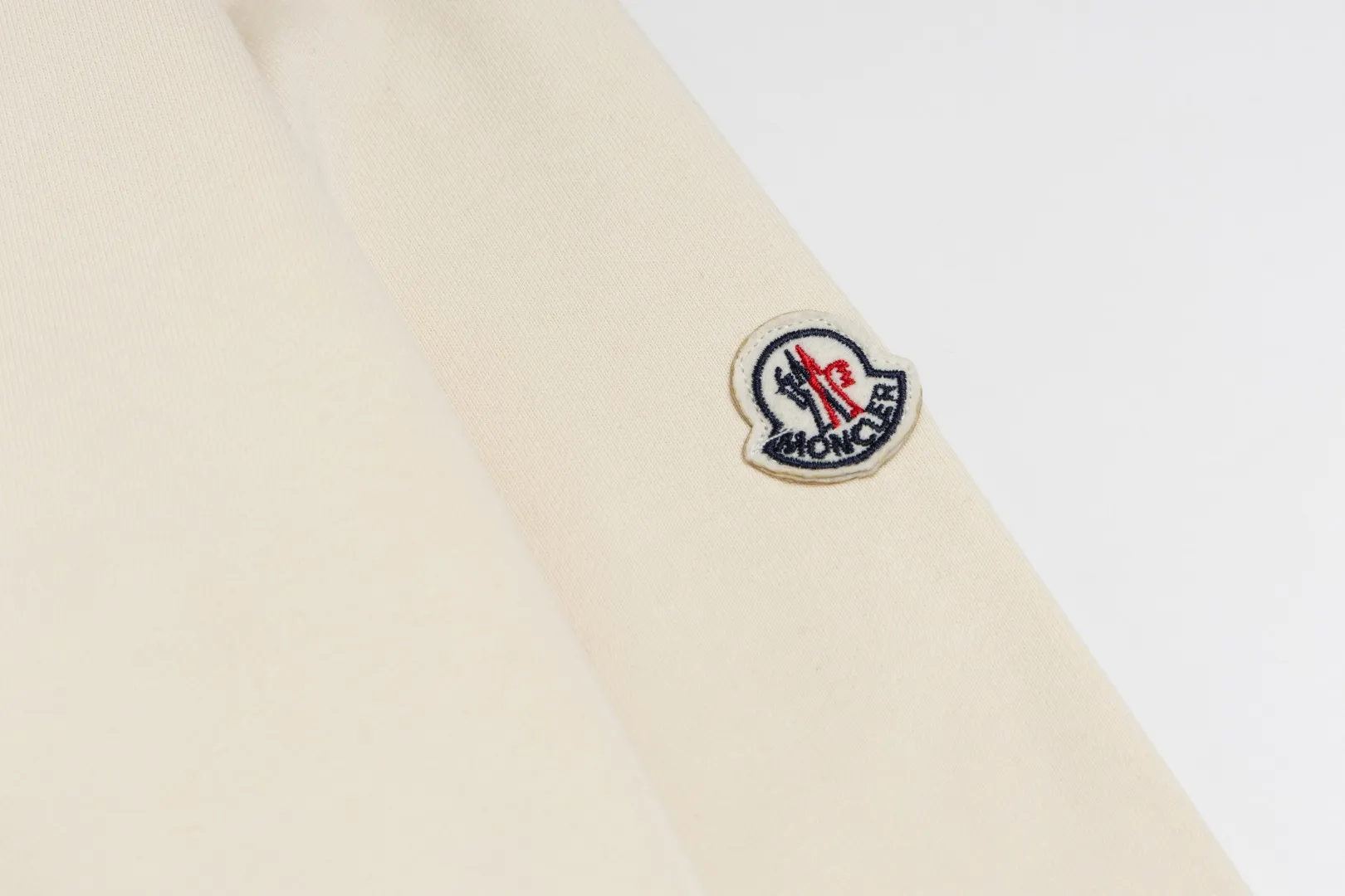 【 Quality】【 MONCLER】【In Stock 】 2024 New Arrival Premium 3D LOGO ， ， Premium ⚠️ ： 460 ， 21S 10S 26/2 1*1 ！ ， ， ， ， ， ！ Same Style ✔️ Same Style： ❗ ✔️【 Same Style， In Stock！】 ➡️Size：S M L XL XXL ➡️ ：Black White ⚠️Size Size